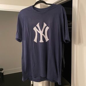 Size large Yankees t shirt